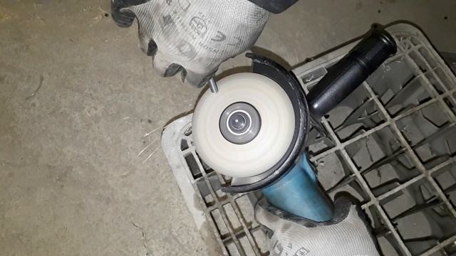 Как утопить тормозной суппорт при замене колодок смотреть онлайн