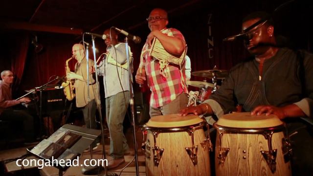 Nigerian percussionist Kofo The Wonderman performs at the Zinc Bar. смотреть онлайн