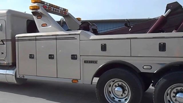 2000 Peterbilt 379 with 2006 Century 5130 смотреть онлайн