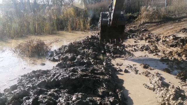Копаем пруд. Мой первый опыт. Экскаватор 71 смотреть онлайн