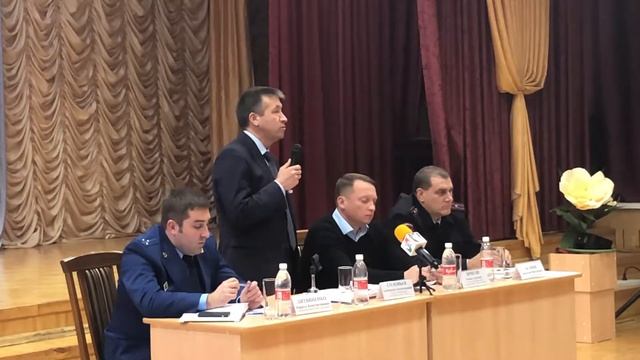О местах для парковки машин, покрытии для стадионов и уличном освещении смотреть онлайн