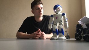 Робот Ubtech Alpha 2 vs. Robot NAO