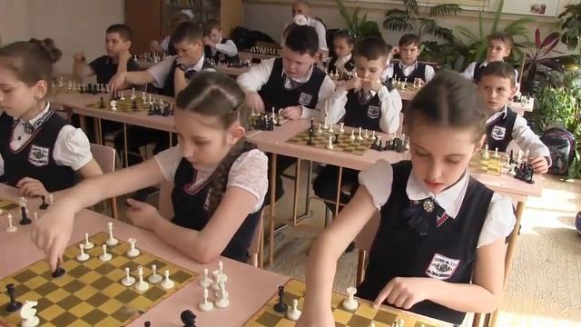 Шахматный урок группа начинающие. Тренер Гаркуша Наталья Анатольевна, на тему: "Комбинация". смотреть онлайн