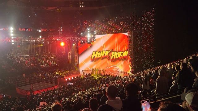Hulk Hogan & Jimmy Hart Open up the 30th Anniversary of Raw in Philadelphia смотреть онлайн