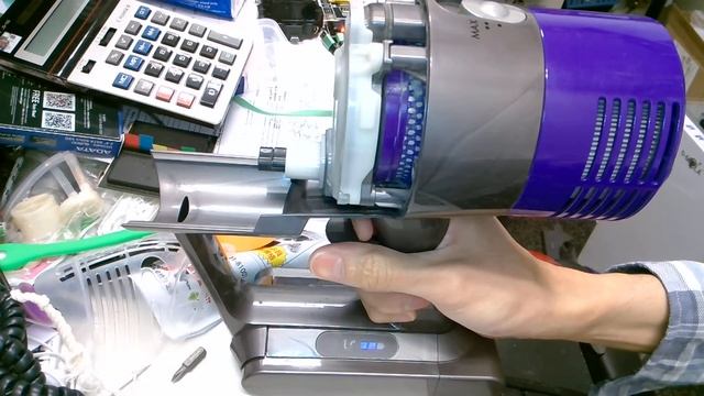 How to repair Dyson V10 - Fully charged but no power смотреть онлайн