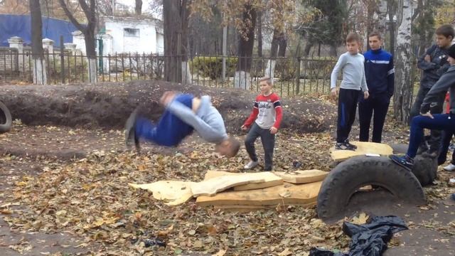 Едик сделал сальто назад с места) смотреть онлайн