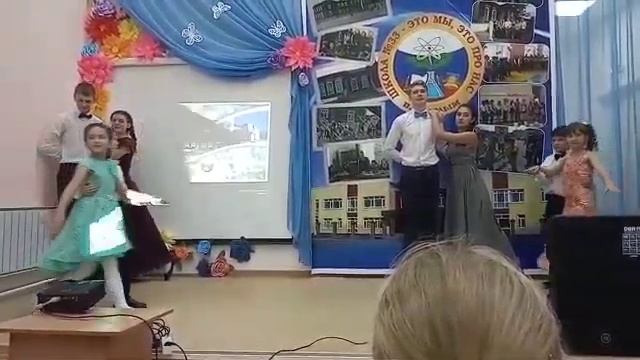 В тайге не только большие танцуют и маленькие тоже. смотреть онлайн