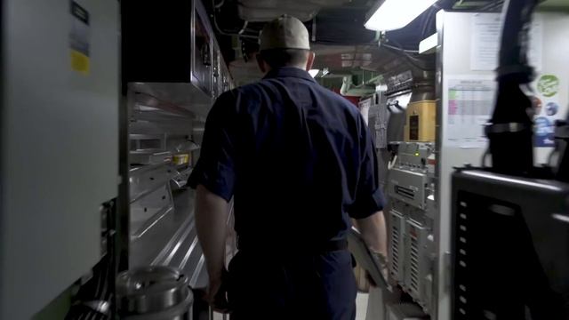 Living Underwater: How Submarines Work смотреть онлайн