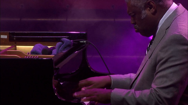Mulgrew Miller - I Got It Bad And That Ain't Good - Live - Jazz à Vienne смотреть онлайн