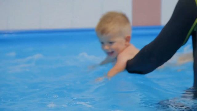 Вовка на тренировке в Бассейне Веселый Пингвин смотреть онлайн
