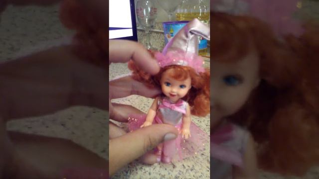 Barbie Wizard of Oz Lullaby Munchkin Kelly Doll Review смотреть онлайн