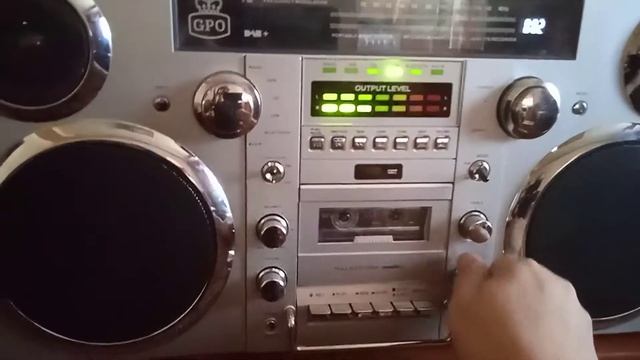 Магнитофон GPO Brooklyn Boombox смотреть онлайн