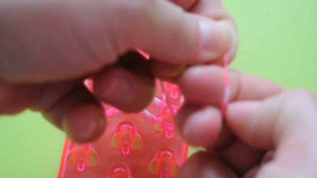 ❤СЕРДЦЕ. Фигурки из резинок Happy Rainbow Loom. Как плести. Урок №90❤ смотреть онлайн
