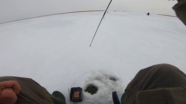 Зимняя рыбалка на Ладоге. Ловля окуня на блесну. Зимняя блесна смотреть онлайн