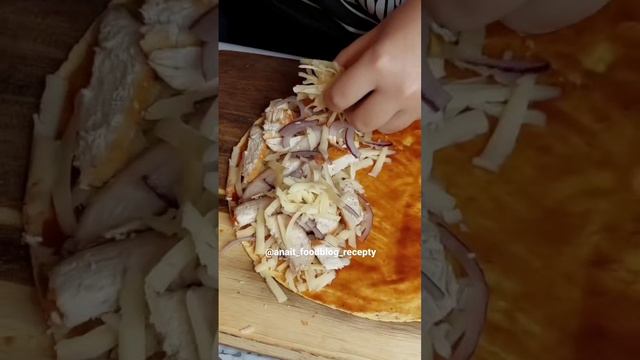 Кесадилья с курицей и соусом барбекю