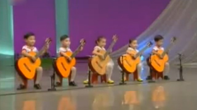 Ребятишки играют на гитарах смотреть онлайн