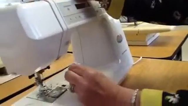 How to thread a Janome Memory Craft. By: Cathleen Johnson смотреть онлайн
