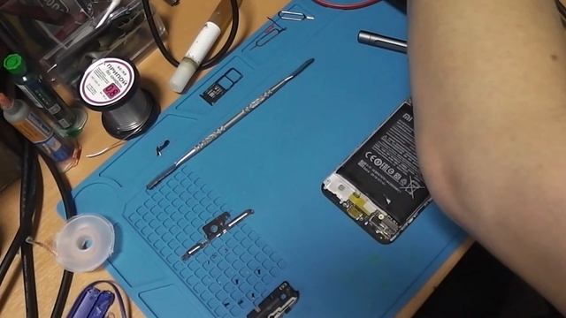Xiaomi mi A2 lite - разборка и замена экрана смотреть онлайн