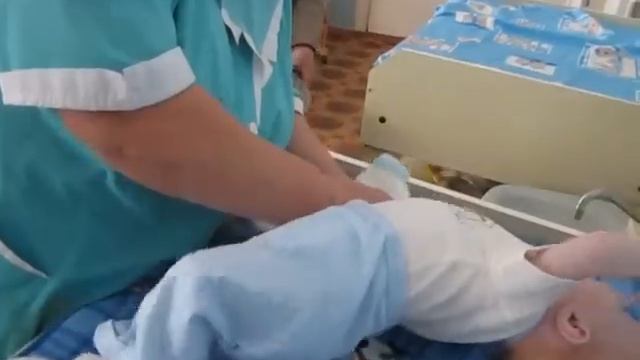 Одевается грудная группа, Валера. смотреть онлайн