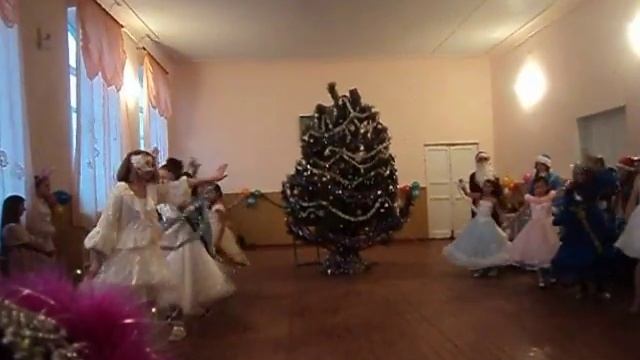 на новый год танец 5 класс смотреть онлайн