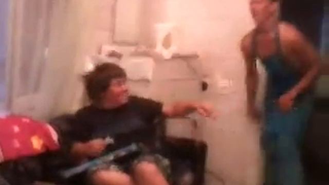 старший повар обижает грузчика смотреть онлайн