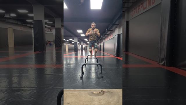 Ахмед Мусакаев подготовка бойца к бою ACA 22.07.23 год (1) смотреть онлайн