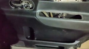 Снятие карты двери водителя Nissan Serena C25