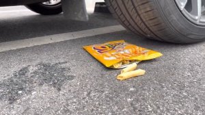 Машина давит предметы/эксперимент/ #машина #чипсы #игрушки #корея #вкорее #диски #печенье