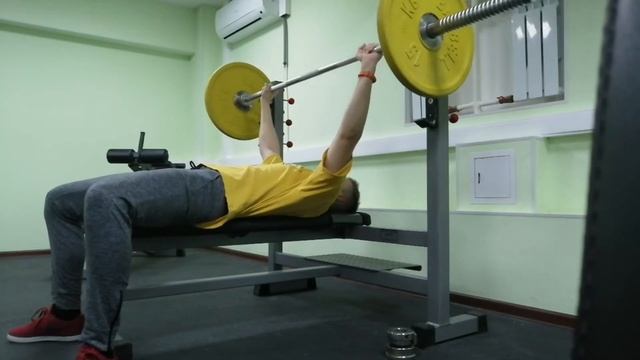 ЖИМ ЛЁЖА 50 КИЛОГРАММ 5 ПОДХОДОВ ПО 6 РАЗ! смотреть онлайн