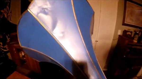 Harmony on swiveling base (Petunia Horn, Original Platter)