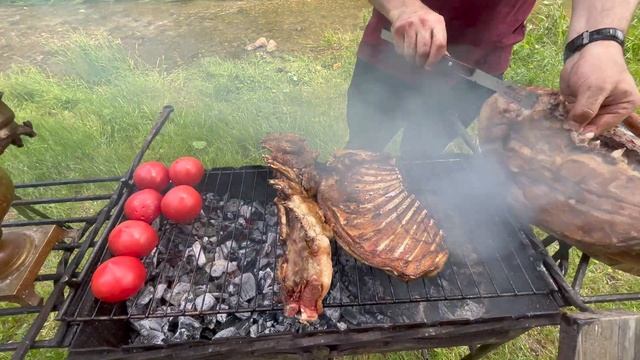 Жарим баранье мясо большими кусками на мангале #asmr #mukbang #баранина смотреть онлайн