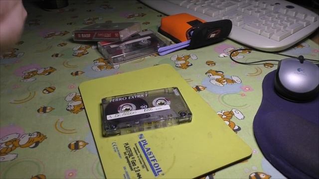 Как отклеить наклейку с кассеты? Лайфхак №17 смотреть онлайн