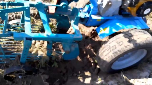Копка картошки ККМ-1 на жигулевских колесах смотреть онлайн