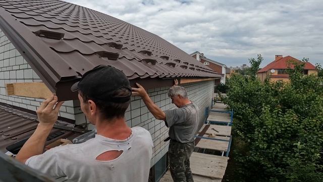 Подшивка свесов крыши профнастилом - металлом | Как сделать смотреть онлайн