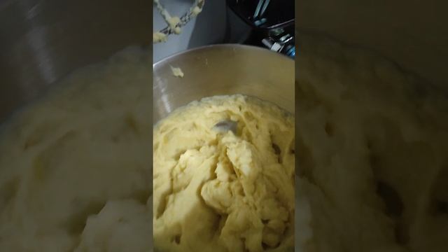 Отзыв на Миксер планетарный / Миксер с чашей Starwind SPM7168 1600Вт. смотреть онлайн