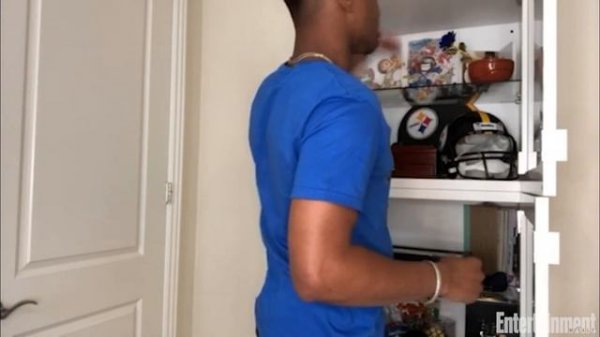 Jessie T. Usher's Pop Culture Show & Tell | Entertainment Weekly