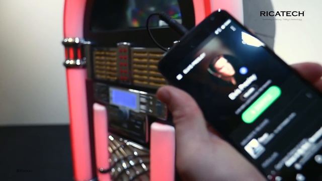 Ricatech RR2000 Full-size 7-colour LED Retro Jukebox with Bluetooth, turntable, CD, USB-SD, radio смотреть онлайн