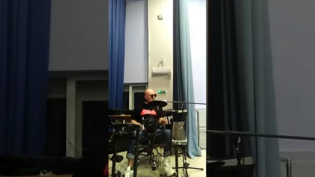 по барабанил под песню / #сергейостровкин #tiktokstyle #серёгаzaz #drumset  #барабаны #enjoy /