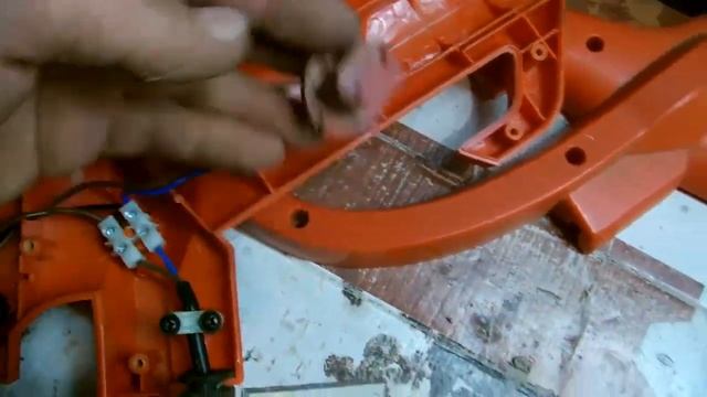 Триммер Black & Decker GL301 работает с перебоями смотреть онлайн