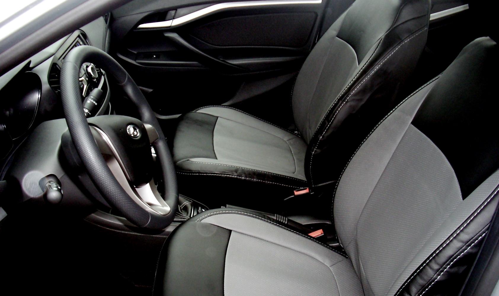 Lada Vesta. Установка чехлов сидений.mpg смотреть онлайн