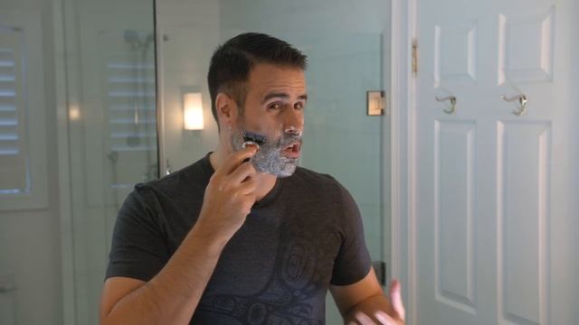 What it's Like to Shave With Gillette's INSANE 5-Blade Proglide Razor! смотреть онлайн