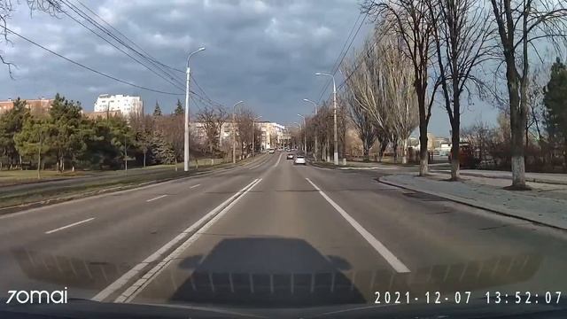 Мариуполь. Обгон справа и бычок 07.12.2021 смотреть онлайн