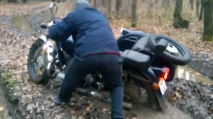 В грязь на Днепре (МТ-11) на стоковой резине.