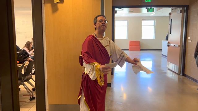 Lansing High School Teacher Brings Julius Caesar to Life with Interactive Lesson смотреть онлайн