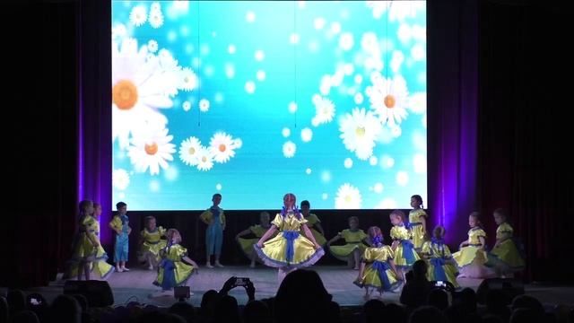 Хореографический ансамбль "Задоринки" - танец "Песенка чудесенка" смотреть онлайн