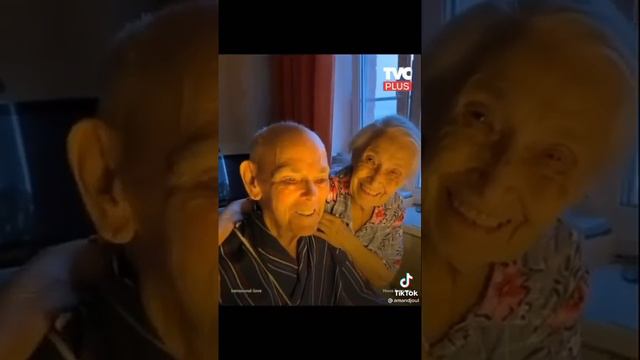 Что помогает вам жить вместе?...Ничего не мешает...💙 смотреть онлайн
