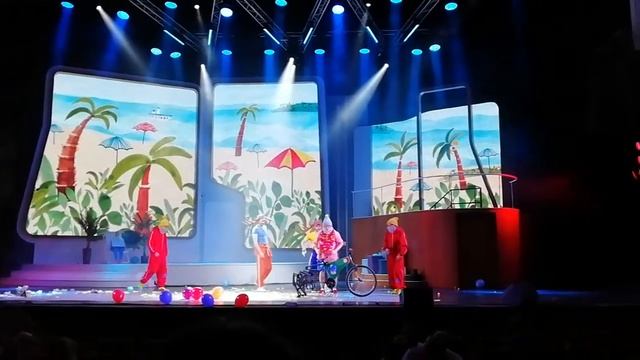 Научная елка WOW! HOW? в Большом зале РАН смотреть онлайн