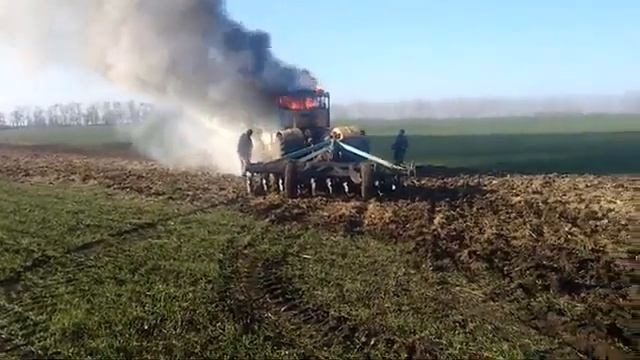 Ст Сергиевская Горит трактор К 700 смотреть онлайн