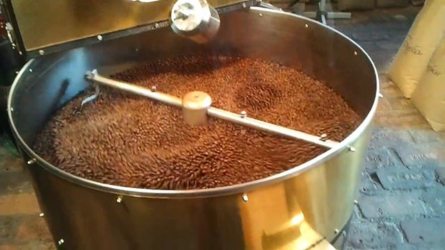 Як смажать каву у кавярні "Копальня кави" у Львові смотреть онлайн
