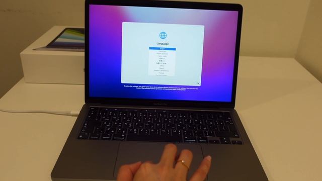 M2 MacBook Pro 13inch touch bar (Space Gray) Unboxing | Sound Check смотреть онлайн